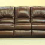Большой коричневый диван